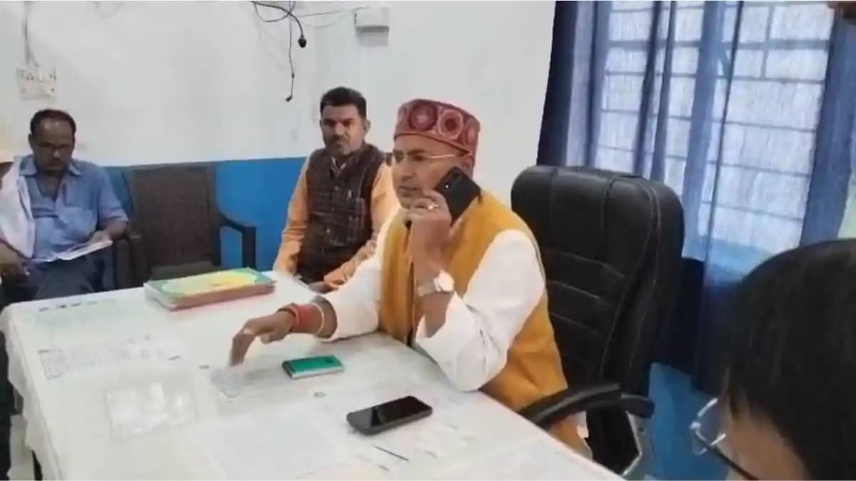Bihar News : मधुबन CHC में विधायक राणा रणधीर का बड़ा एक्शन, Bihar News : मधुबन CHC में विधायक राणा रणधीर का बड़ा एक्शन,