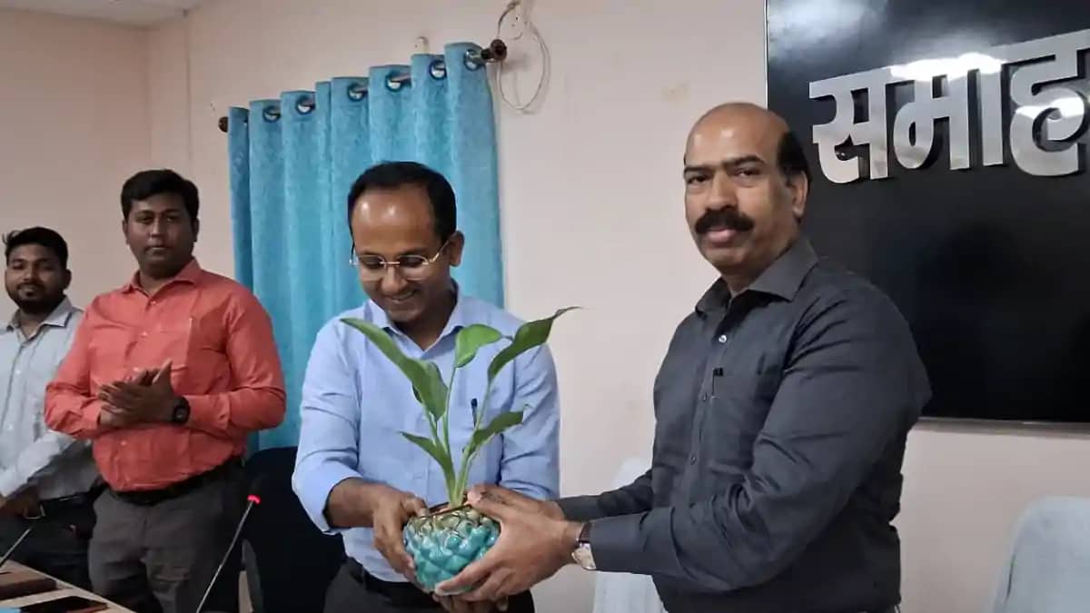 Bihar News : नवादा में गैस किल्लत और कालाबाजारी पर एक्शन मोड Bihar News : नवादा में गैस किल्लत और कालाबाजारी पर एक्शन मोड
