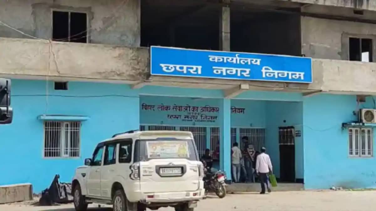 Bihar news - शहर हुआ पानी-पानी तो निगम कमिश्नर ने काट दिया Bihar news - शहर हुआ पानी-पानी तो निगम कमिश्नर ने काट दिया