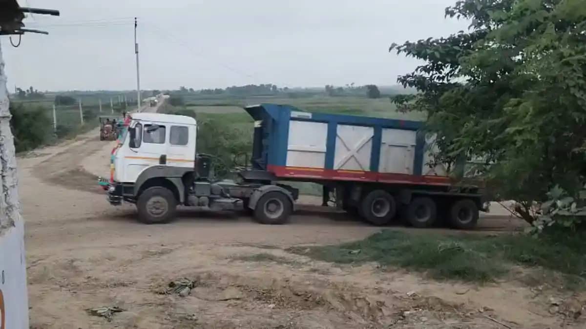 नवगछिया में ओवरलोड वाहनों का धड़ल्ले से परिचालन: पुलिस के सा नवगछिया में ओवरलोड वाहनों का धड़ल्ले से परिचालन: पुलिस के सा