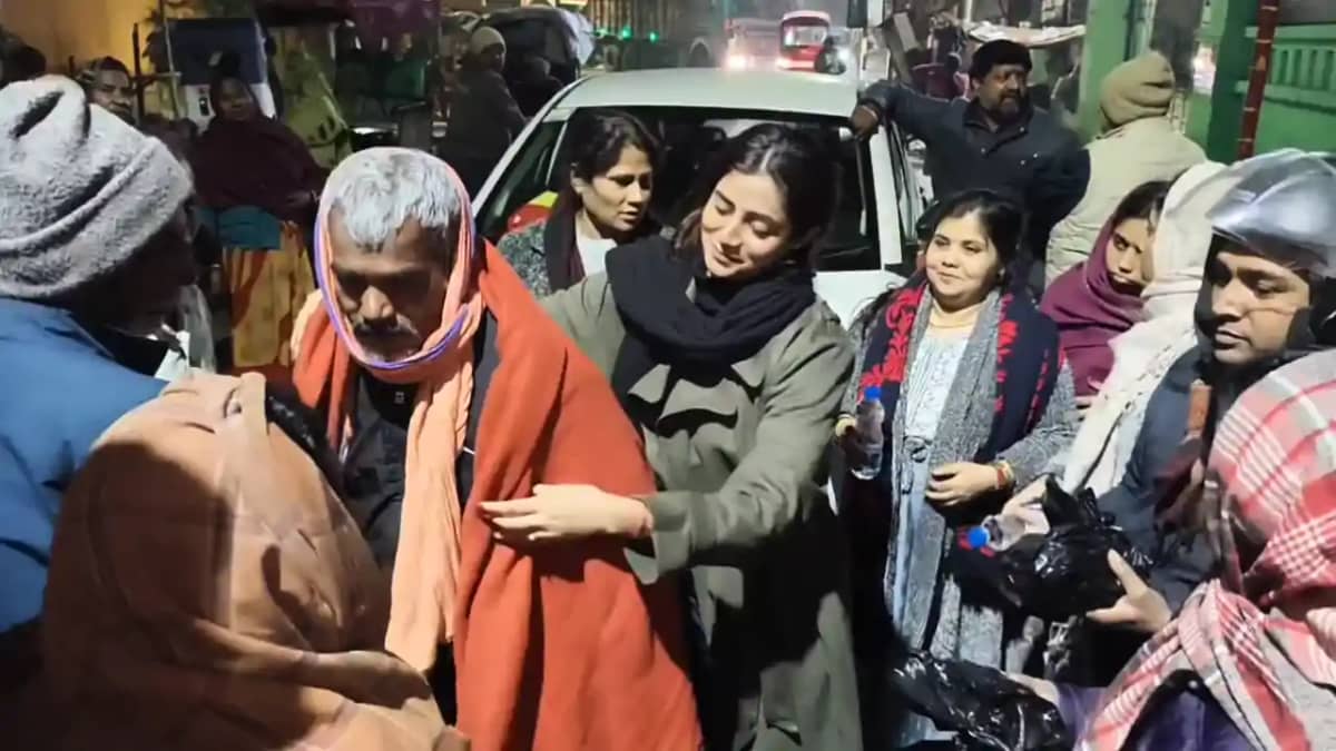 Bihar News : नए साल पर अभिनेत्री संचिता बसु की अनूठी पहल, सड़ Bihar News : नए साल पर अभिनेत्री संचिता बसु की अनूठी पहल, सड़