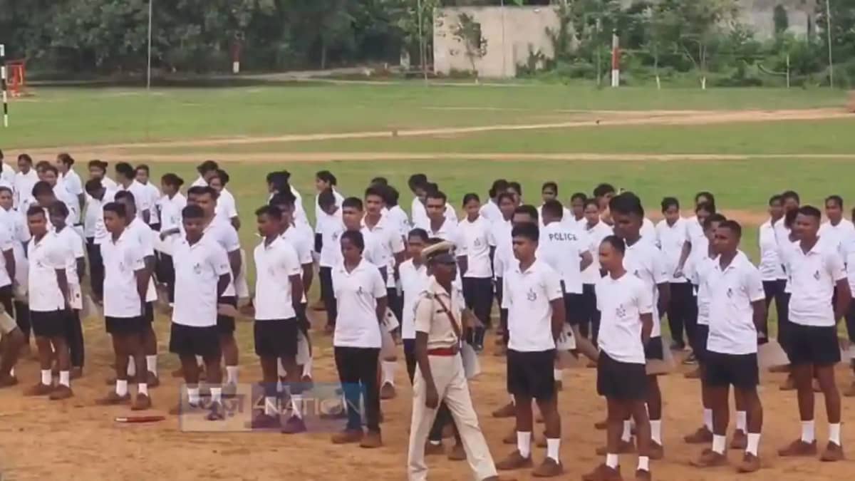 पुलिसकर्मियों को मिला नियुक्ति पत्र पुलिसकर्मियों को मिला नियुक्ति पत्र