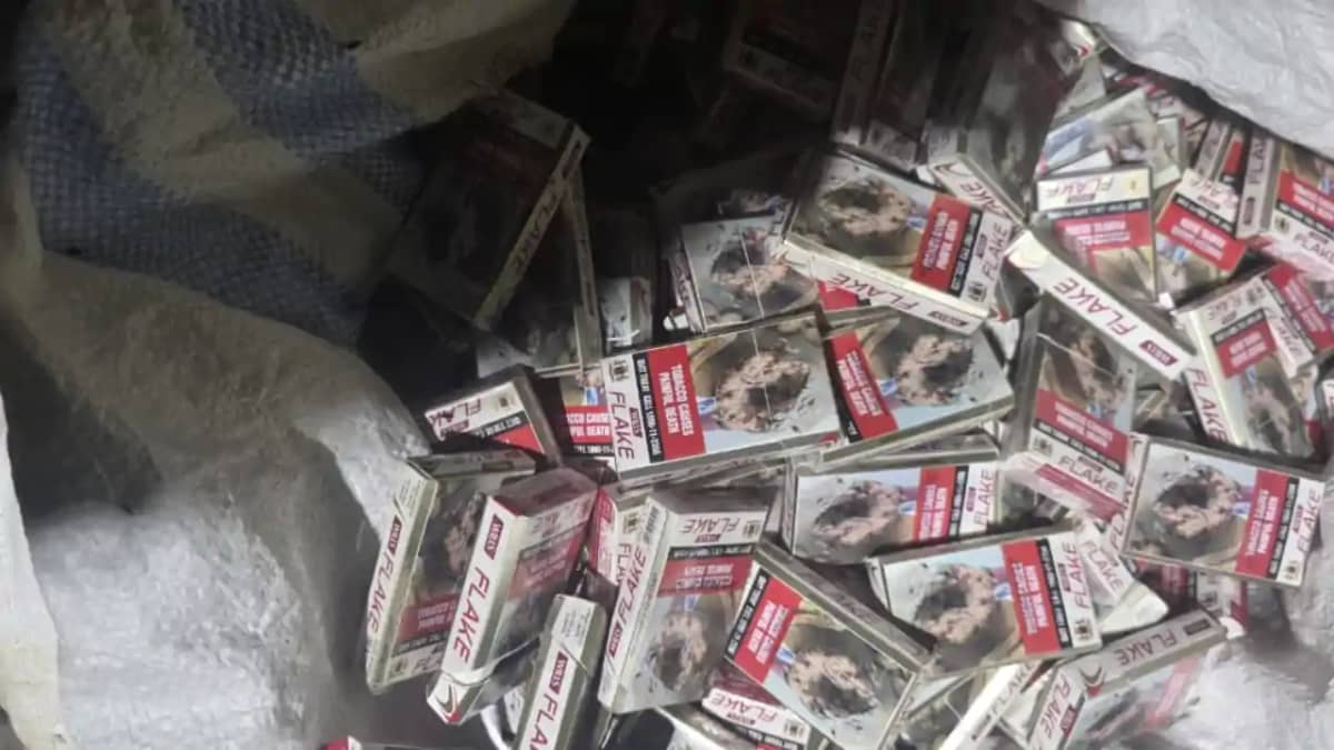 Bihar News : मुंगेर पुलिस ने नकली सिगरेट फैक्ट्री का किया भं Bihar News : मुंगेर पुलिस ने नकली सिगरेट फैक्ट्री का किया भं