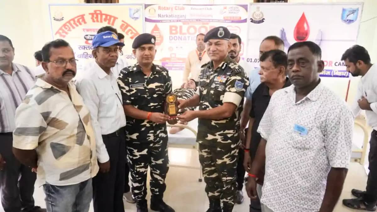 Bihar News : राष्ट्रीय चिकित्सक दिवस पर SSB की पहल, नरकटियाग Bihar News : राष्ट्रीय चिकित्सक दिवस पर SSB की पहल, नरकटियाग