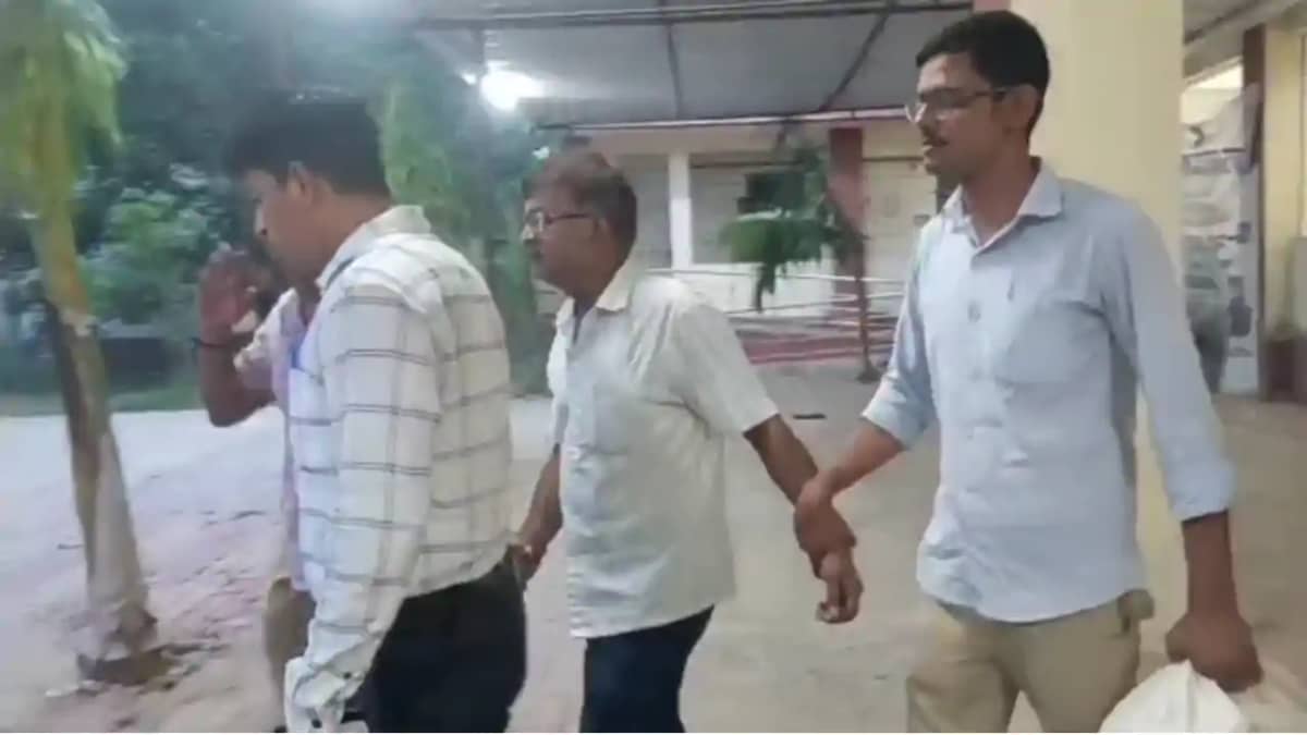 Bihar News : नालंदा में निगरानी की टीम ने की बड़ी कार्रवाई, ए Bihar News : नालंदा में निगरानी की टीम ने की बड़ी कार्रवाई, ए