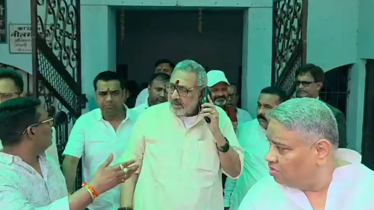 Bihar News : केंद्रीय मंत्री गिरिराज सिंह ने कोर्ट में किया Bihar News : केंद्रीय मंत्री गिरिराज सिंह ने कोर्ट में किया