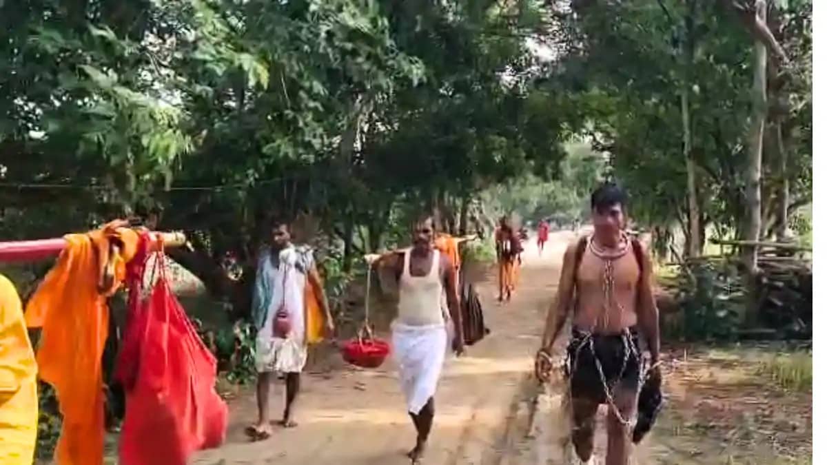 Bihar News : भागलपुर में रिटायर्ड जवान की दिखी अनोखी भक्ति औ Bihar News : भागलपुर में रिटायर्ड जवान की दिखी अनोखी भक्ति औ