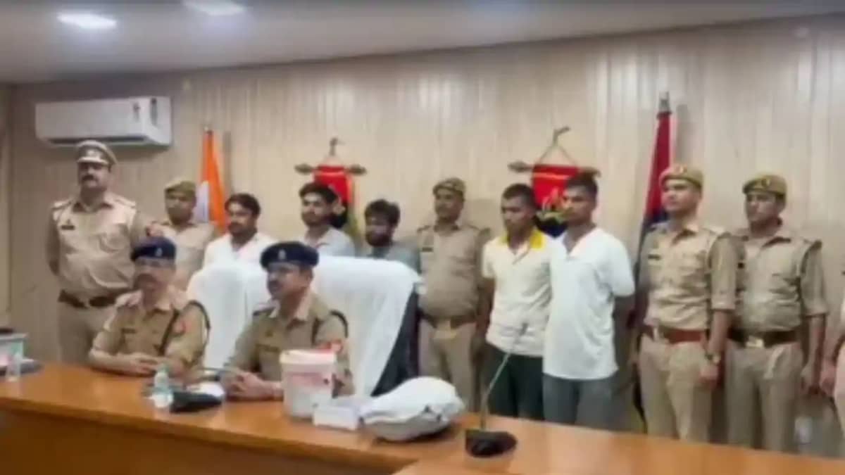 Crime News: वर्दी ने किया गुनाह, 40 लाख की स्मैक संग दो सिपा Crime News: वर्दी ने किया गुनाह, 40 लाख की स्मैक संग दो सिपा