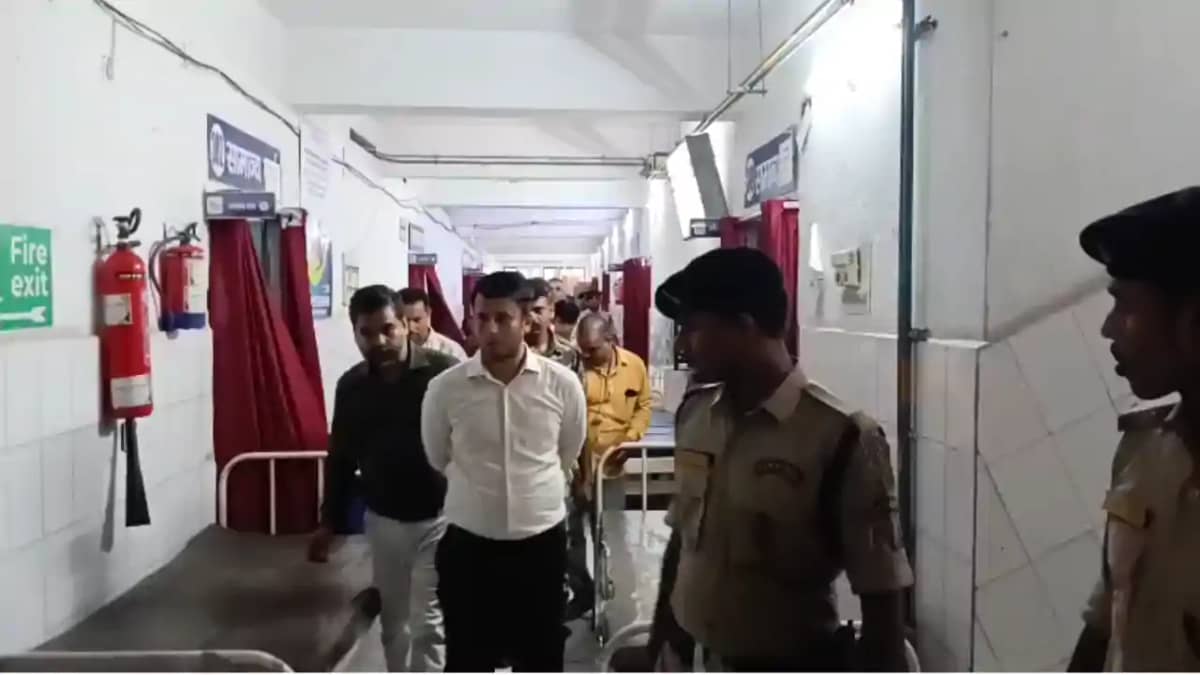 Bihar News : कैमूर डीएम कुमार अनुराग ने मोहनिया अनुमंडलीय अस Bihar News : कैमूर डीएम कुमार अनुराग ने मोहनिया अनुमंडलीय अस