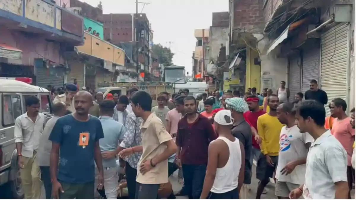 दिनदहाड़े युवक की गोली मारकर हत्या के बाद बवाल : उग्र भीड़ न दिनदहाड़े युवक की गोली मारकर हत्या के बाद बवाल : उग्र भीड़ न