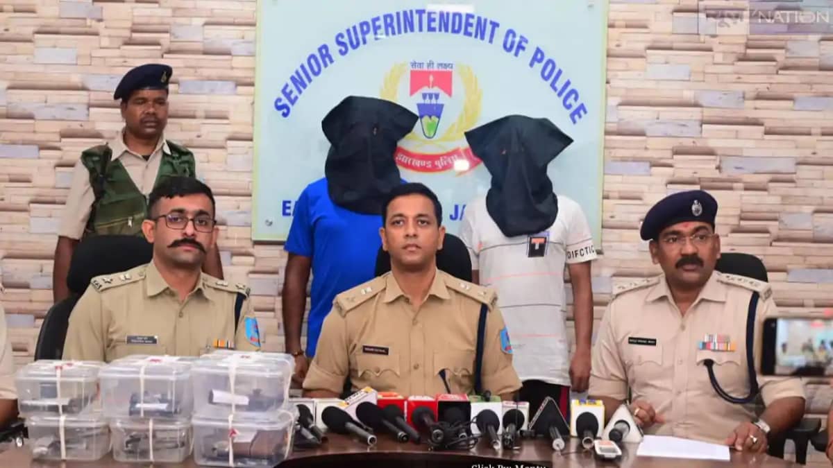 Jharkhand News: जमशेदपुर में दो शातिर अपराधियों को पुलिस ने Jharkhand News: जमशेदपुर में दो शातिर अपराधियों को पुलिस ने