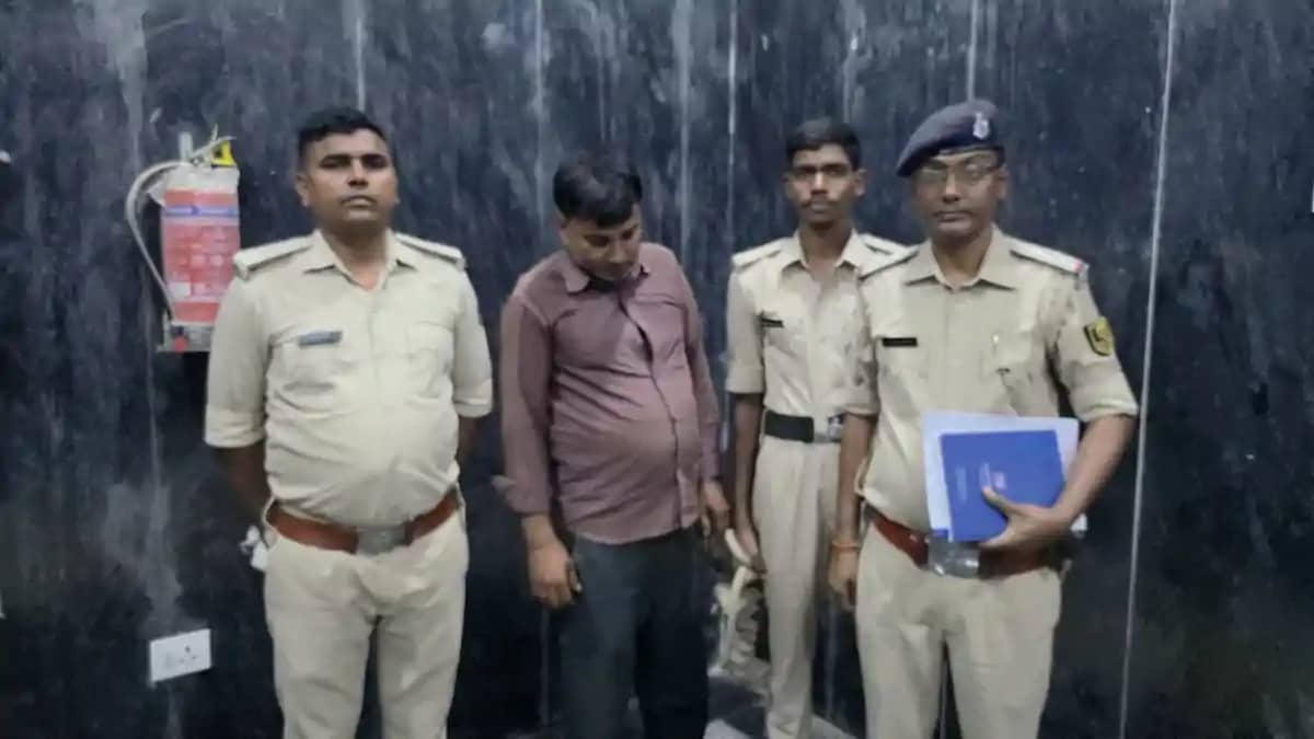 Bihar Crime : पैसे का लालच देकर अधेड़ ने 3 दिनों तक मासूम से Bihar Crime : पैसे का लालच देकर अधेड़ ने 3 दिनों तक मासूम से