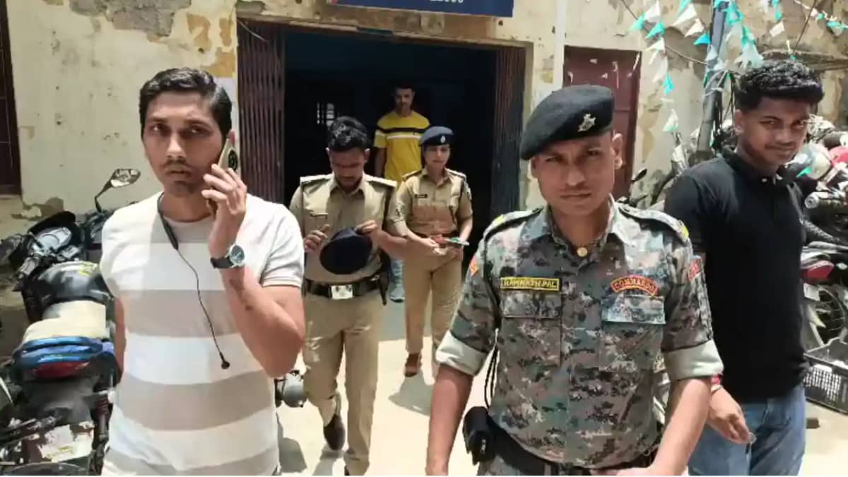 Bihar Crime : भागलपुर में बेख़ौफ़ बदमाशों का दुस्साहस, थाना के Bihar Crime : भागलपुर में बेख़ौफ़ बदमाशों का दुस्साहस, थाना के