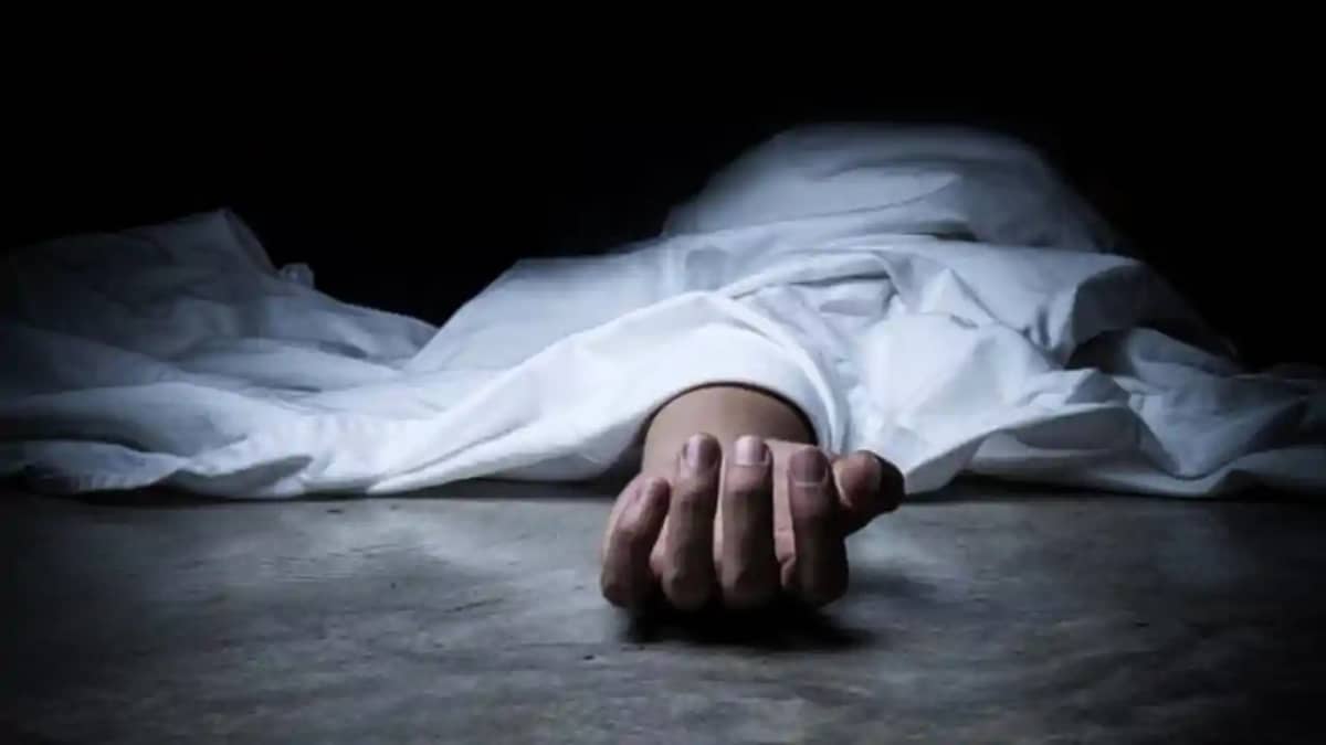 Bihar Crime : सिवान में युवक की तेजाब से नहलाकर बदमाशों ने क Bihar Crime : सिवान में युवक की तेजाब से नहलाकर बदमाशों ने क