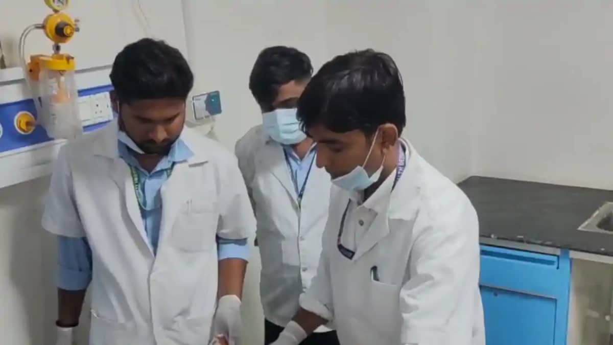 Bihar Crime News : सिवान में बदमाशों ने युवक से लूटे सोने की Bihar Crime News : सिवान में बदमाशों ने युवक से लूटे सोने की