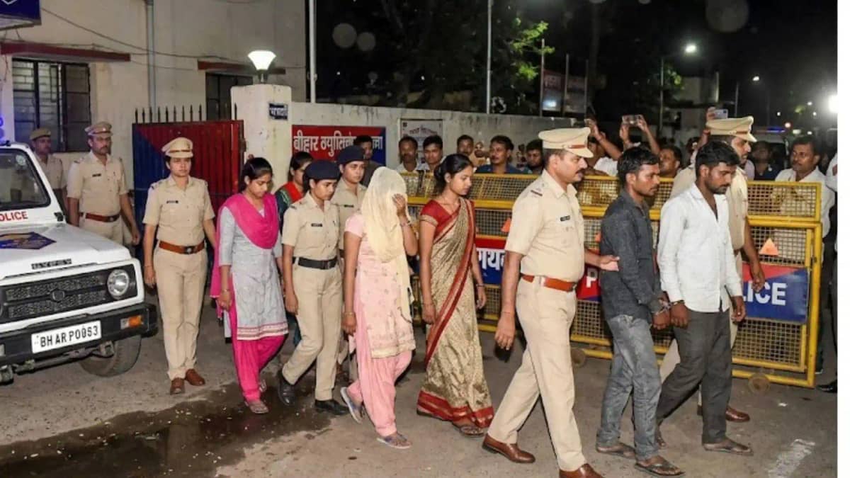 Major sex racket busted Girls were called from West Bengal Major sex racket busted Girls were called from West Bengal