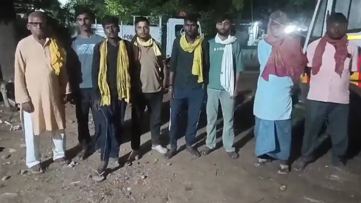 Bihar News : सोन नदी में डूबने से छात्रा की मौत, आक्रोशित ग् Bihar News : सोन नदी में डूबने से छात्रा की मौत, आक्रोशित ग्