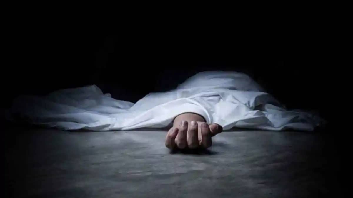 आरा-सासाराम रेलखंड पर मिले महिला के शव की हुई पहचान, सोशल मी आरा-सासाराम रेलखंड पर मिले महिला के शव की हुई पहचान, सोशल मी