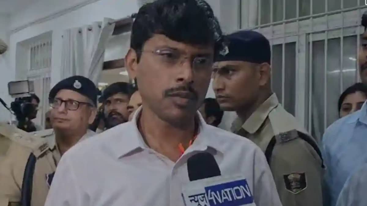 पटना के जिलाधिकारी डॉ. त्यागराजन, लल्लू मुखिया पटना के जिलाधिकारी डॉ. त्यागराजन, लल्लू मुखिया