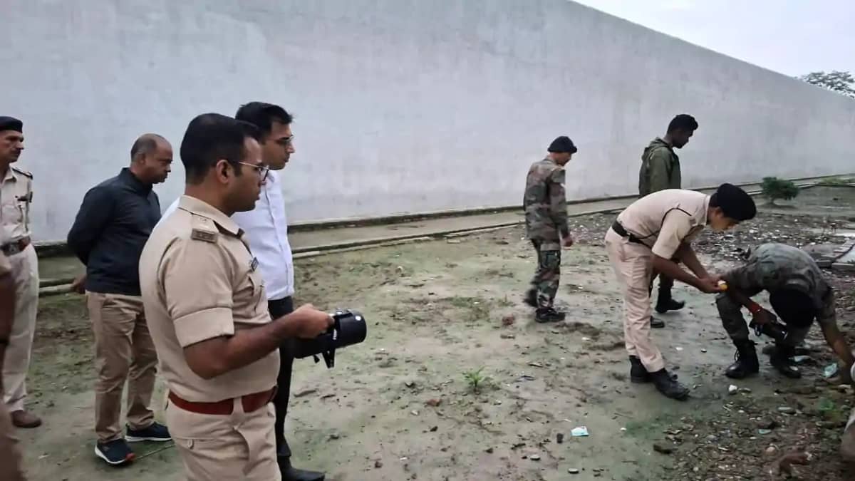 Bihar News : मोतिहारी डीएम और एसपी ने 4 घंटे तक जेल में की स Bihar News : मोतिहारी डीएम और एसपी ने 4 घंटे तक जेल में की स