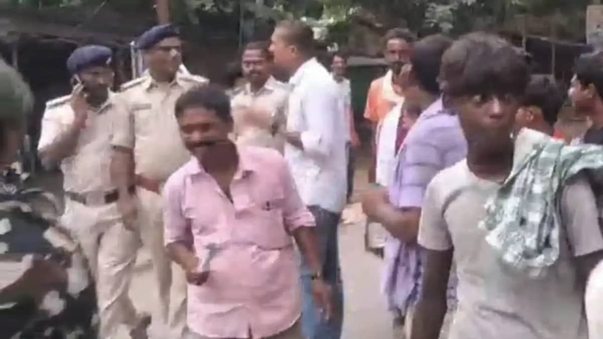 Bihar News : सुरक्षा के नाम पर चौकीदार ने मांगी 50 हज़ार रूपय Bihar News : सुरक्षा के नाम पर चौकीदार ने मांगी 50 हज़ार रूपय