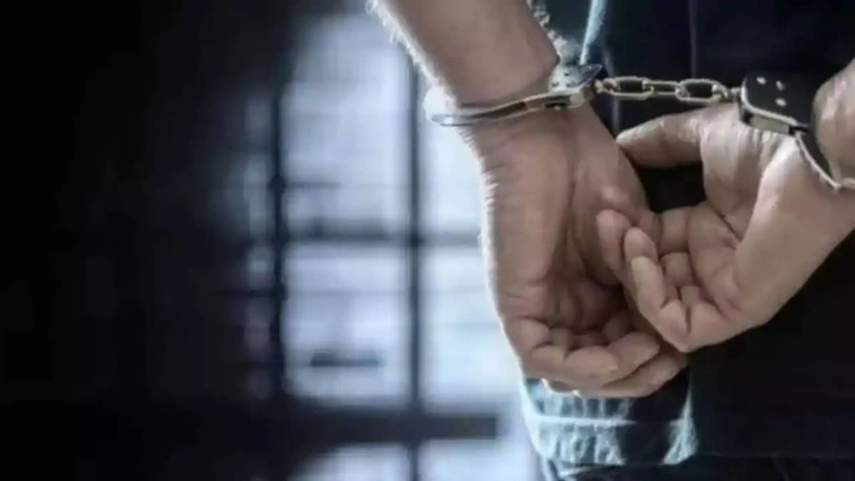 Bihar Crime : दबंग रुस्तम का खात्मा, दारोगा की रिवॉल्वर छीनन Bihar Crime : दबंग रुस्तम का खात्मा, दारोगा की रिवॉल्वर छीनन