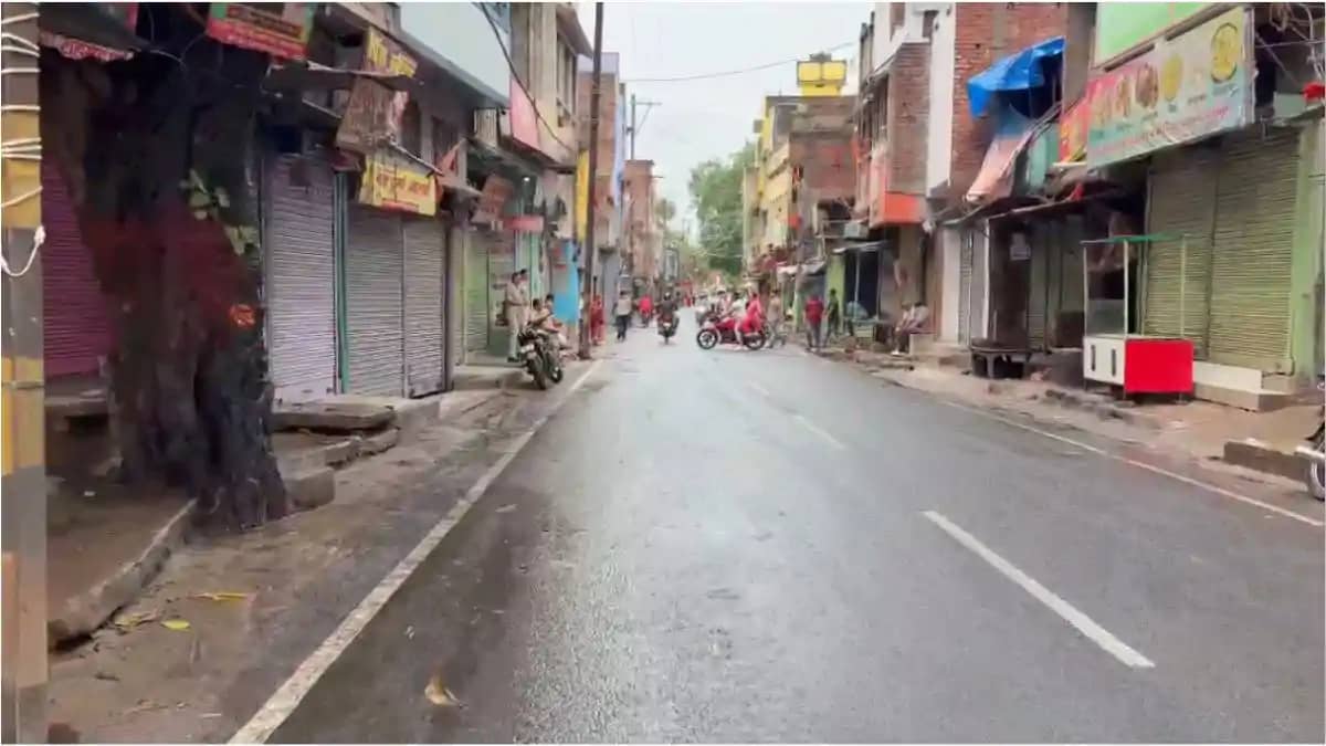 युवक की हत्या के विरोध में दूसरे दिन भी बाजार बंद : आरोपितों युवक की हत्या के विरोध में दूसरे दिन भी बाजार बंद : आरोपितों