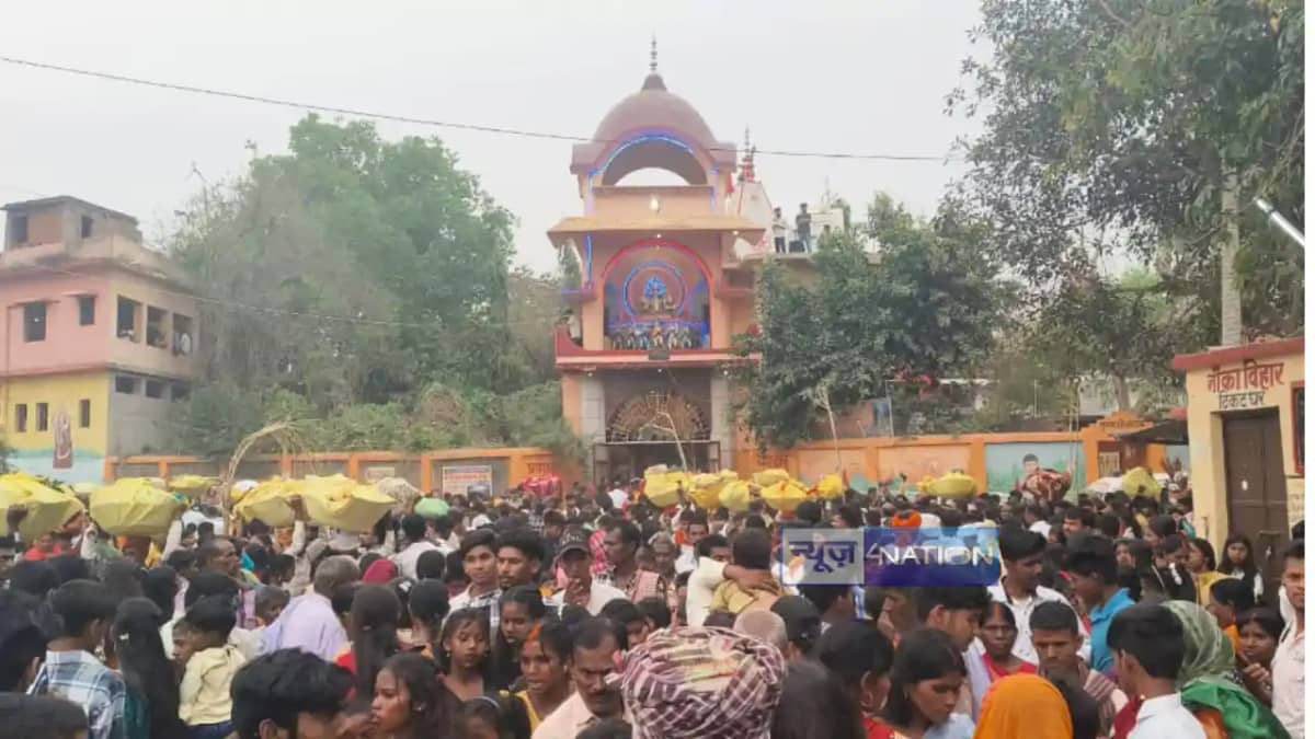 Chaiti Chhath : भगवान भाष्कर की नगरी देव में 10 लाख से अधिक Chaiti Chhath : भगवान भाष्कर की नगरी देव में 10 लाख से अधिक