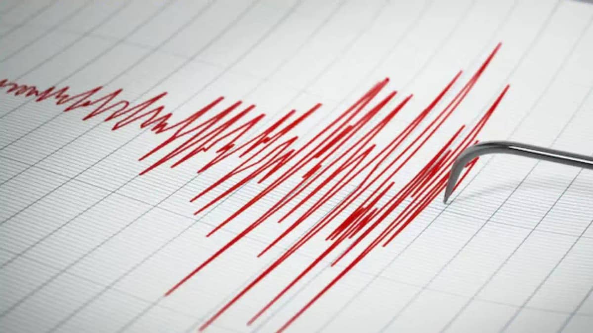 Earthquakes hit Jammu and Kashmir and Delhi, people flee the Earthquakes hit Jammu and Kashmir and Delhi, people flee the