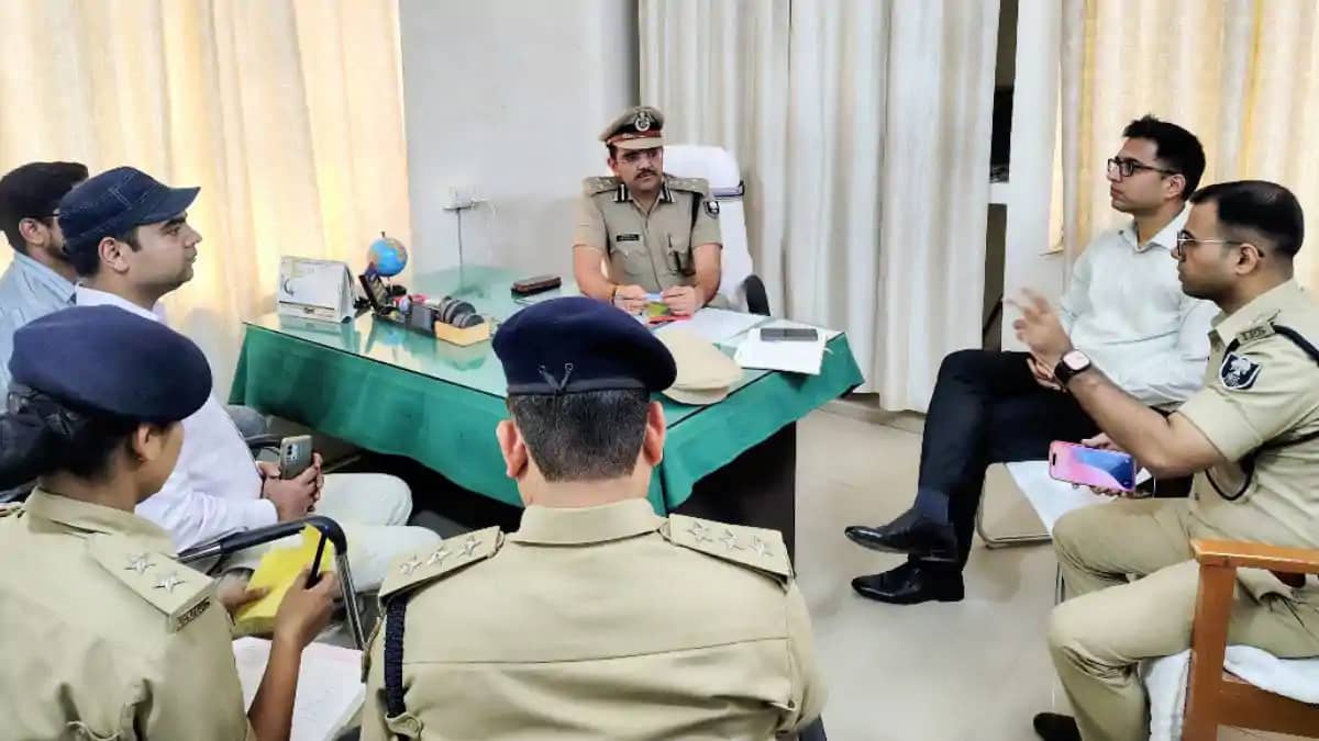 मोतीहारी में बड़ी साजिश नाकाम: 700 लीटर, 700 लीटर जहरीला स्प् मोतीहारी में बड़ी साजिश नाकाम: 700 लीटर, 700 लीटर जहरीला स्प्