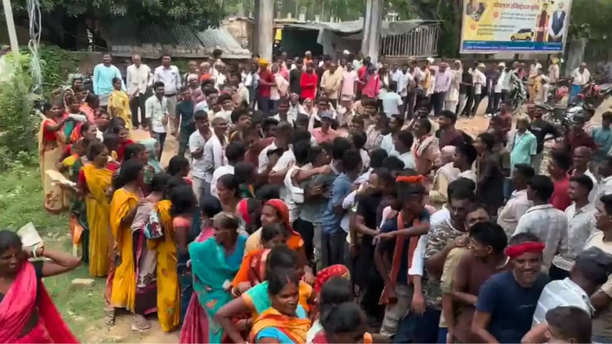 Bihar News : गयाजी में खाद किल्लत को लेकर फूटा किसानों का गु Bihar News : गयाजी में खाद किल्लत को लेकर फूटा किसानों का गु