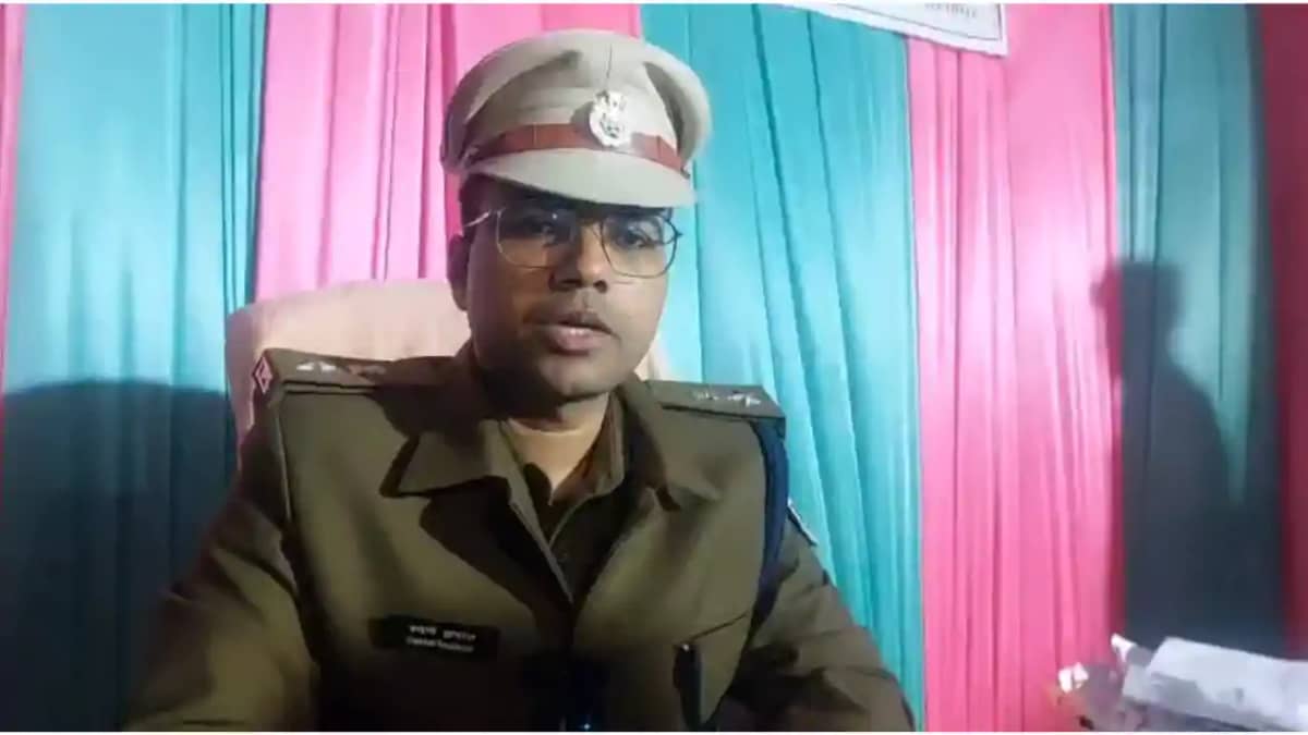 Bihar News : मोतिहारी में बड़ा फर्जीवाड़ा ! 'पुलिस मित्र' बह Bihar News : मोतिहारी में बड़ा फर्जीवाड़ा ! 'पुलिस मित्र' बह