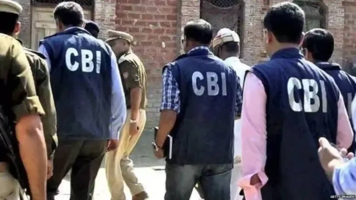 सीबीआई की छापेमारी सीबीआई की छापेमारी