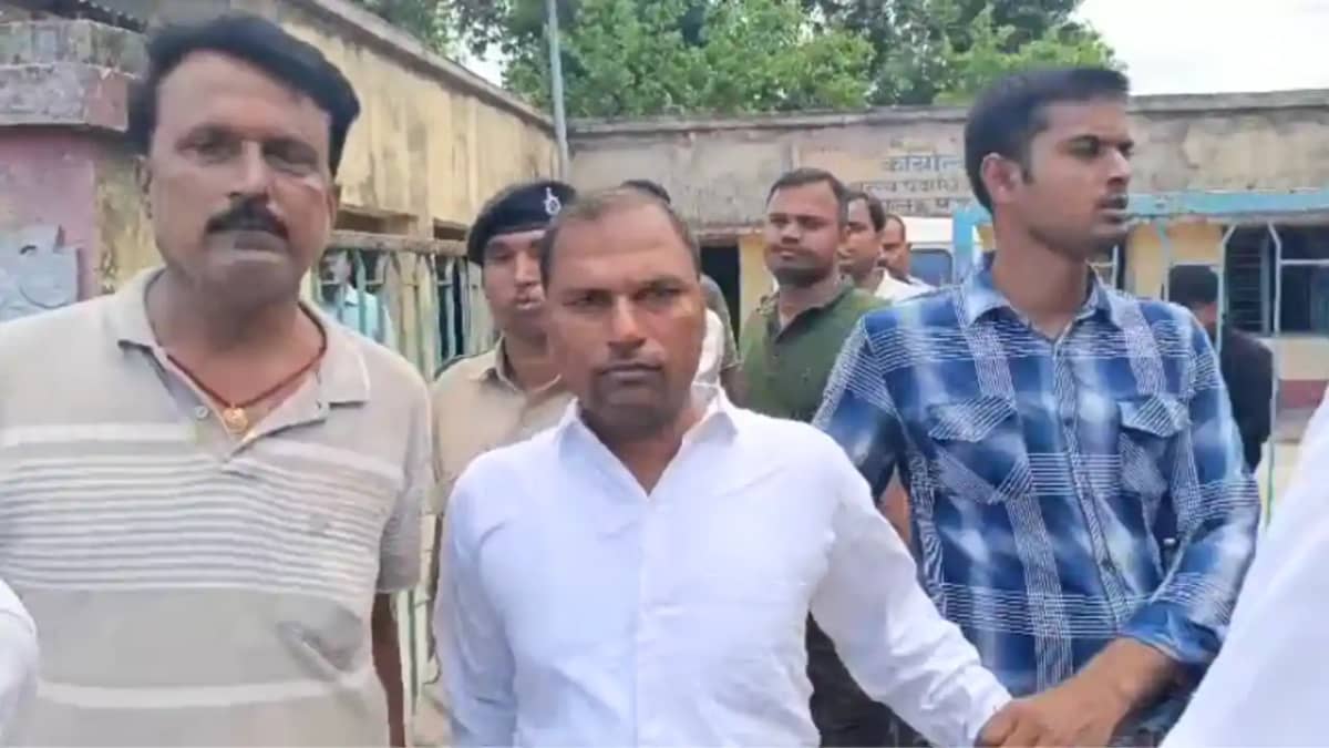 Bihar News : सहरसा में निगरानी की टीम के हत्थे चढ़ा घुसखोर जि Bihar News : सहरसा में निगरानी की टीम के हत्थे चढ़ा घुसखोर जि