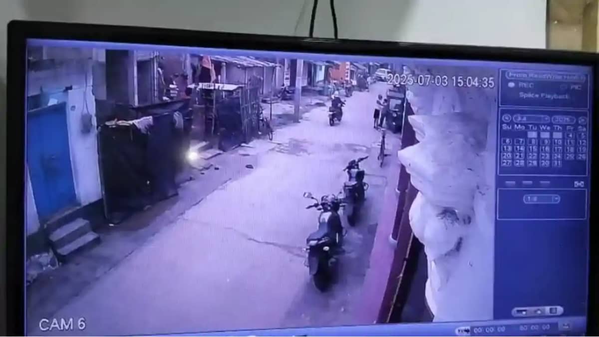 Bihar News : बांका के कटोरिया में दिनदहाड़े ज्वेलरी दुकान मे Bihar News : बांका के कटोरिया में दिनदहाड़े ज्वेलरी दुकान मे