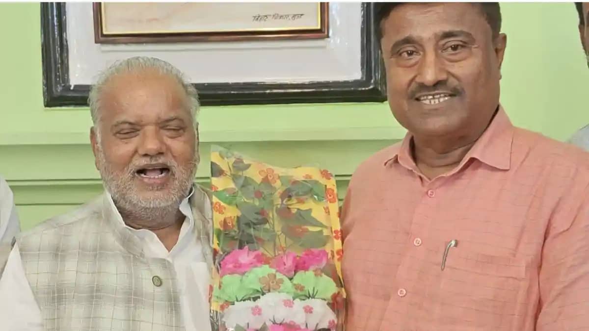 मुजफ्फरपुर में ग्रामीण विकास मंत्री श्रवण कुमार से मिले जदयू मुजफ्फरपुर में ग्रामीण विकास मंत्री श्रवण कुमार से मिले जदयू