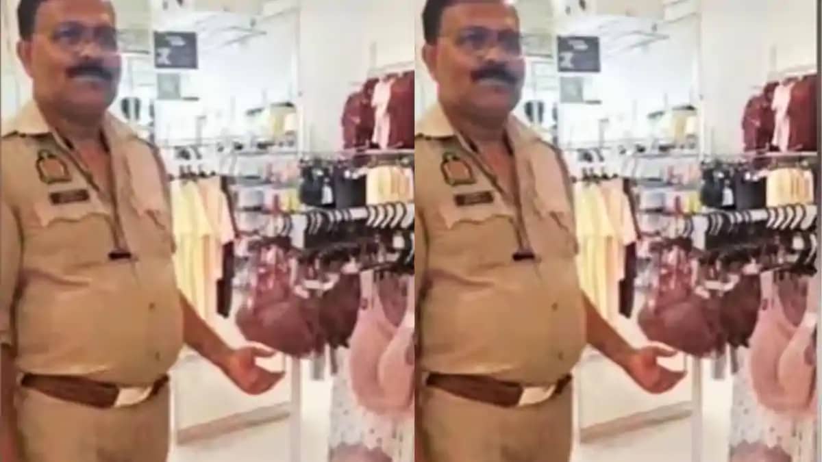 Viral Video : महिलाओं के अंडर गारमेंट्स छूने का वीडियो वायर Viral Video : महिलाओं के अंडर गारमेंट्स छूने का वीडियो वायर
