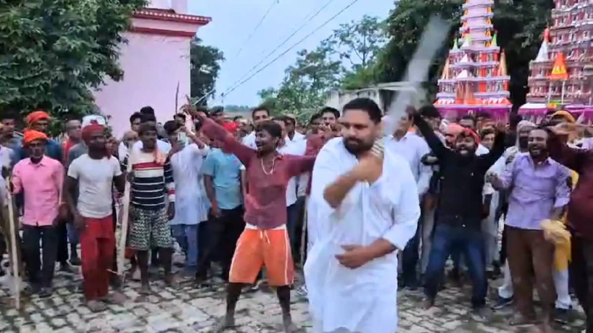 Bihar News : महावीरी झंडा मेले में पूर्व सांसद आनंद मोहन के Bihar News : महावीरी झंडा मेले में पूर्व सांसद आनंद मोहन के