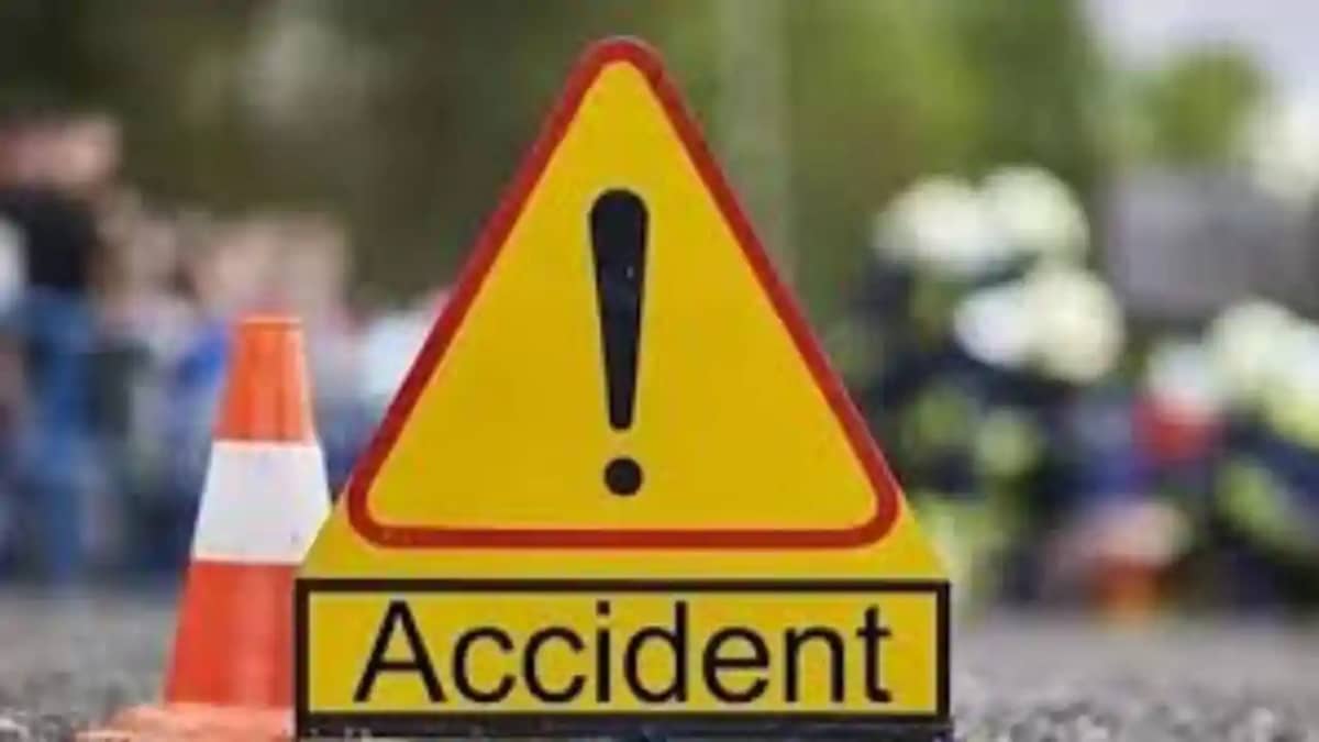 तेज रफ्तार स्कॉर्पियो ने पूजा पंडाल में मचाई तबाही, पुजारी क तेज रफ्तार स्कॉर्पियो ने पूजा पंडाल में मचाई तबाही, पुजारी क