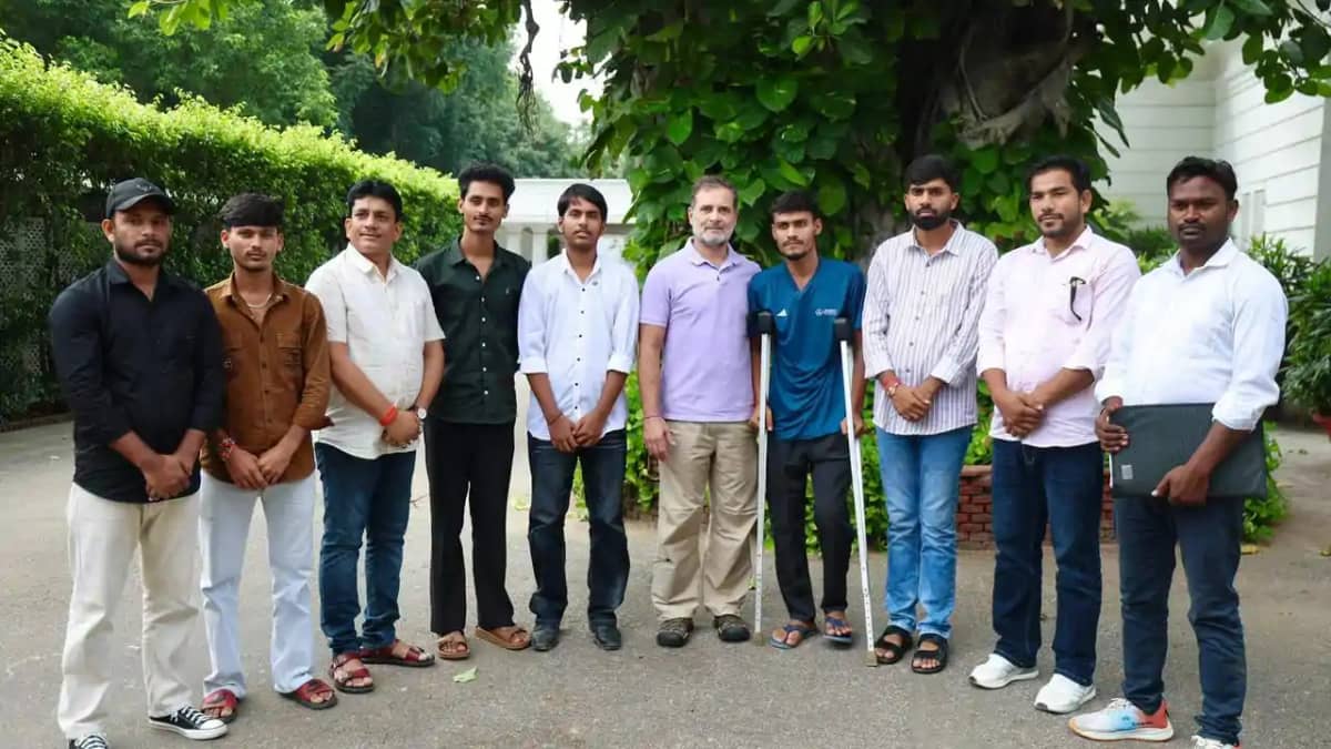 Bihar News : सिवान AK-47 फायरिंग मामला: पीड़िता-युवकों से मि Bihar News : सिवान AK-47 फायरिंग मामला: पीड़िता-युवकों से मि