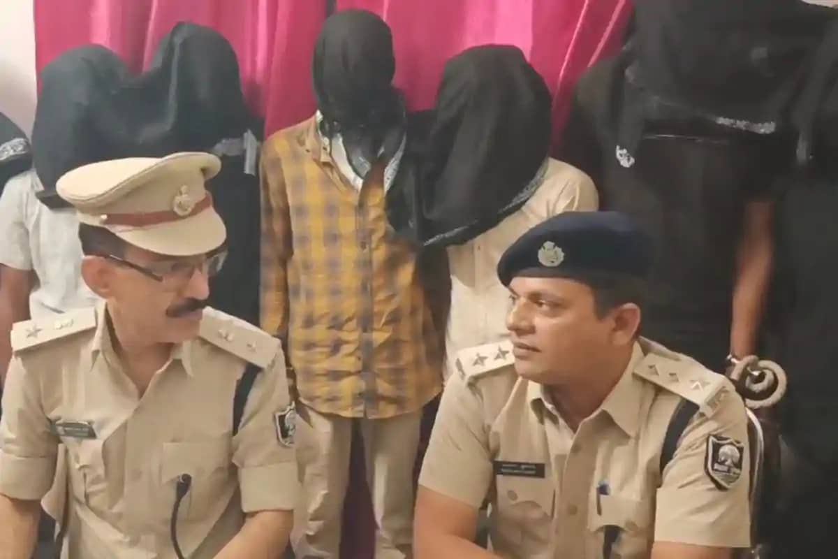 Bihar : ट्रेन में यूपी से आ रही शराब की बड़ी खेप, RPF ने 260 Bihar : ट्रेन में यूपी से आ रही शराब की बड़ी खेप, RPF ने 260