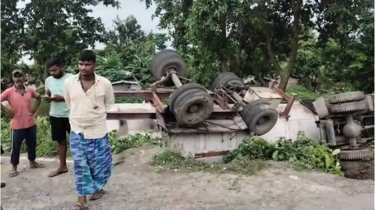 Bihar Road Accident : पूर्णिया हाइवे पर इंडियन गैस के टैंकर Bihar Road Accident : पूर्णिया हाइवे पर इंडियन गैस के टैंकर