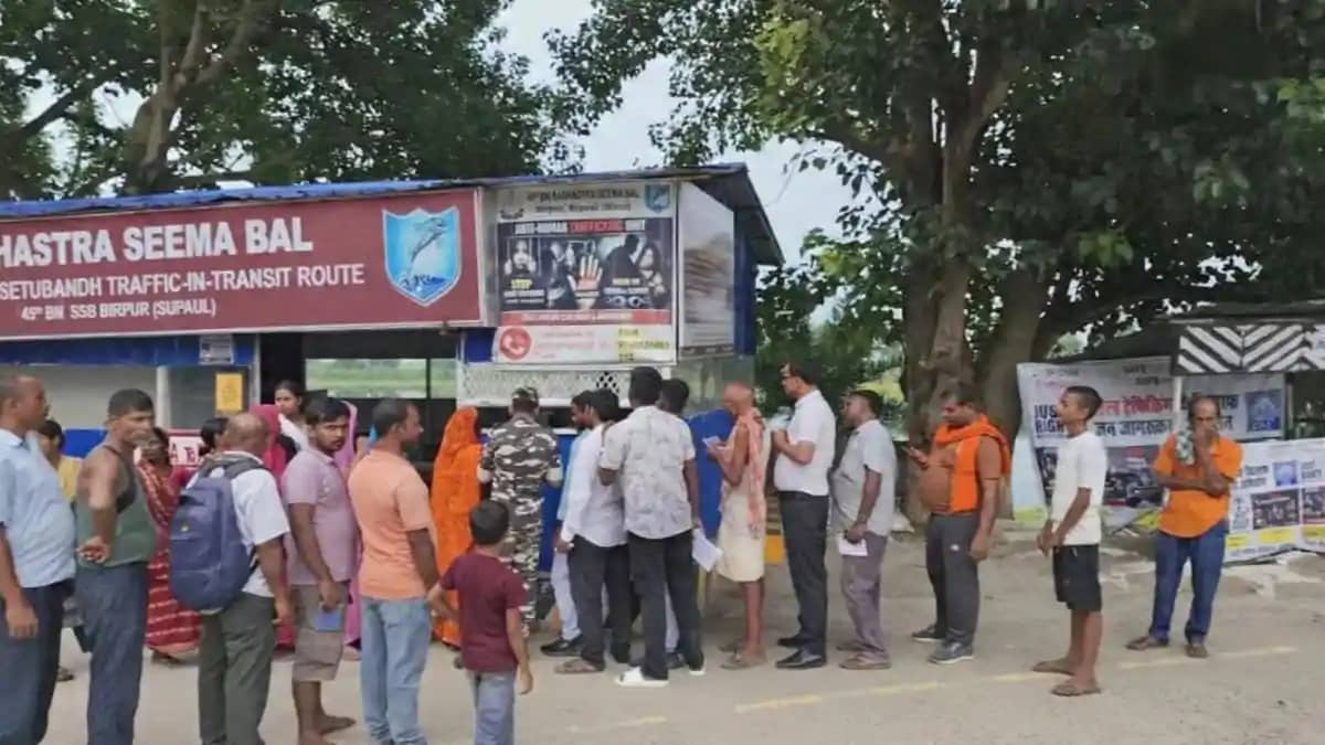 नेपाल में हिंसक झड़पों के बाद सीमा पर हाई अलर्ट, भीमनगर बॉर् नेपाल में हिंसक झड़पों के बाद सीमा पर हाई अलर्ट, भीमनगर बॉर्