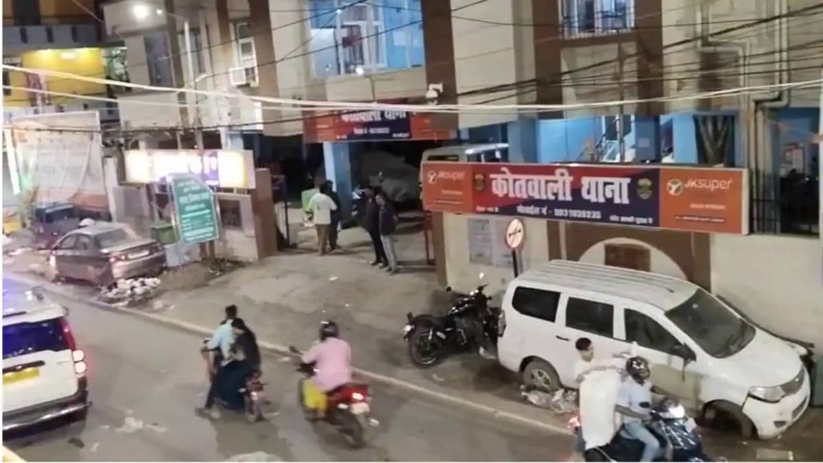 Bihar Crime News : गयाजी में बदमाशों ने व्यवसायी से छीने लाख Bihar Crime News : गयाजी में बदमाशों ने व्यवसायी से छीने लाख