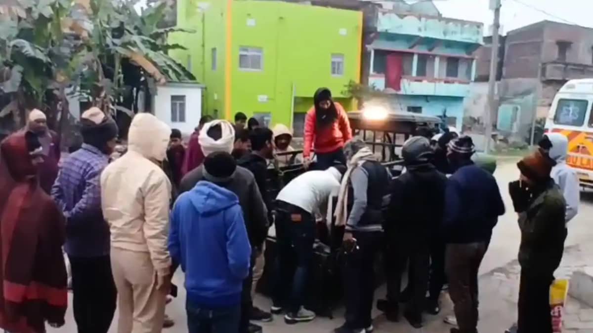 Bihar Road News : बेतिया के लौरिया में भीषण सड़क हादसा, अनिय Bihar Road News : बेतिया के लौरिया में भीषण सड़क हादसा, अनिय