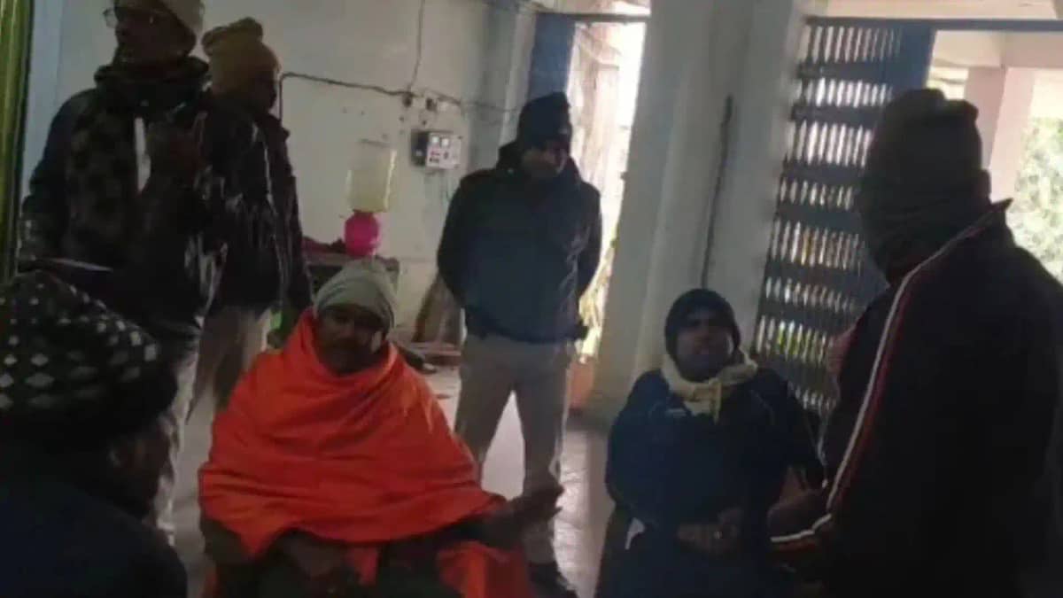 थाने में हाई-वोल्टेज ड्रामा, रिश्वतखोरी के आरोप पर दरोगा ने थाने में हाई-वोल्टेज ड्रामा, रिश्वतखोरी के आरोप पर दरोगा ने
