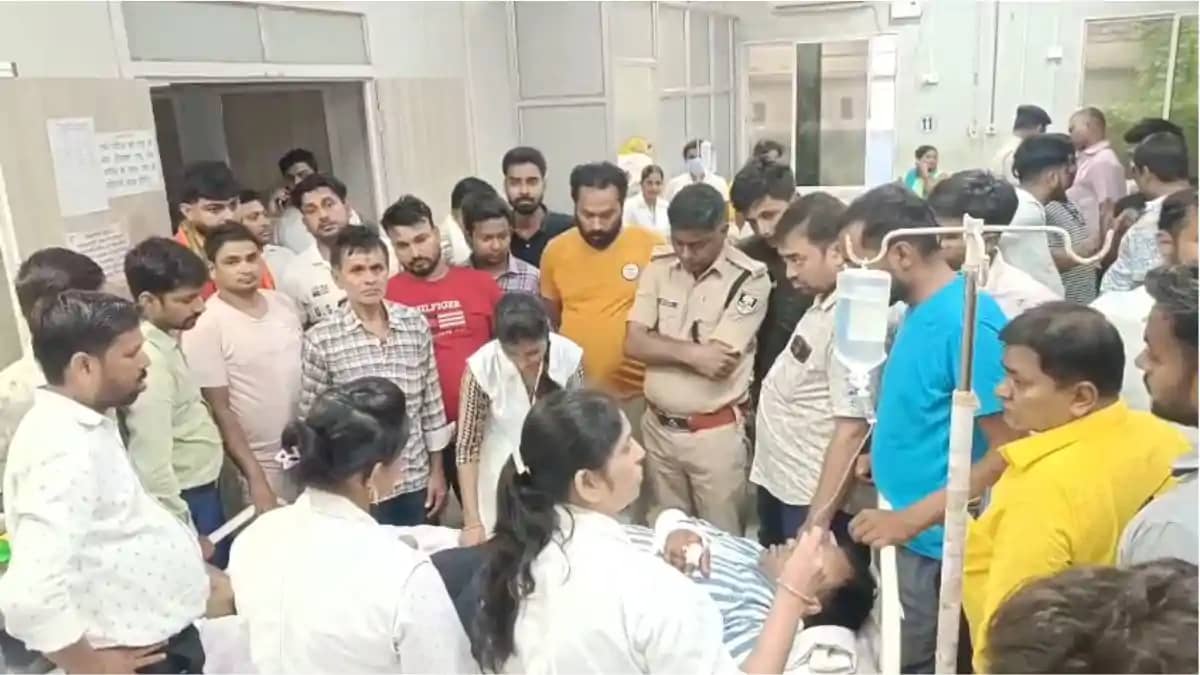 मंत्री अशोक चौधरी के करीबी जदयू नेता पर पिस्टल और धारदार हथि मंत्री अशोक चौधरी के करीबी जदयू नेता पर पिस्टल और धारदार हथि