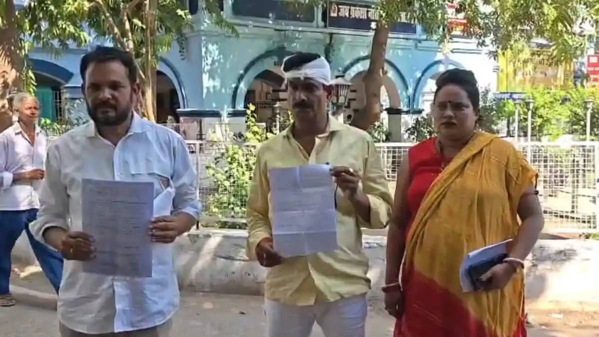 विवादित जमीन पर निर्माण को लेकर खूनी संघर्ष, दबंगों के हमले विवादित जमीन पर निर्माण को लेकर खूनी संघर्ष, दबंगों के हमले