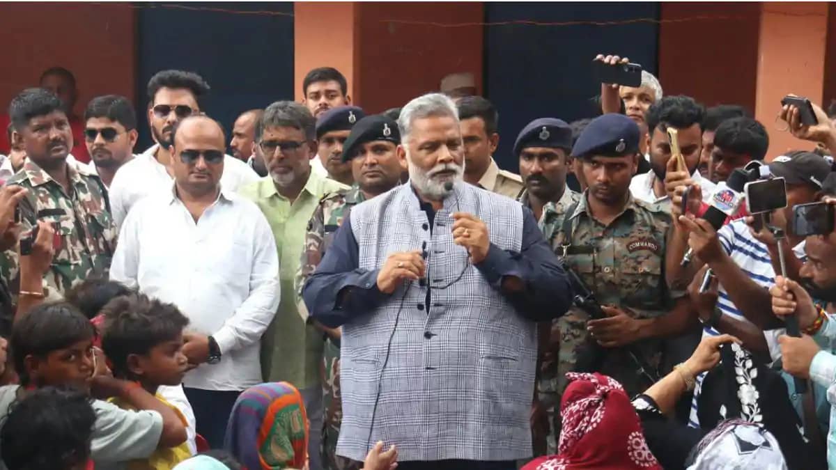 पिपराकोठी किसान आंदोलन में पहुंचे सांसद पप्पू यादव, लोकसभा स पिपराकोठी किसान आंदोलन में पहुंचे सांसद पप्पू यादव, लोकसभा स