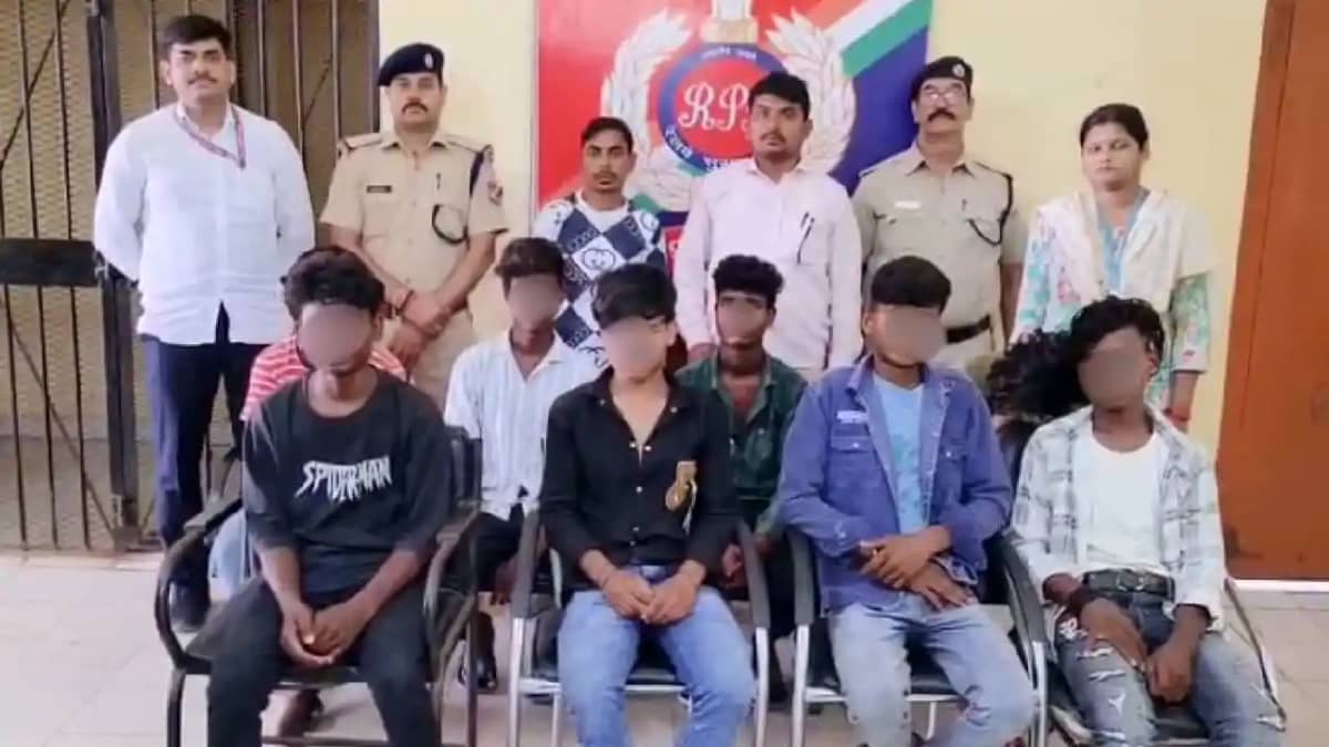 Child Trafficking - 9 से 13 साल के बच्चों को चूड़ी फैक्ट्री Child Trafficking - 9 से 13 साल के बच्चों को चूड़ी फैक्ट्री
